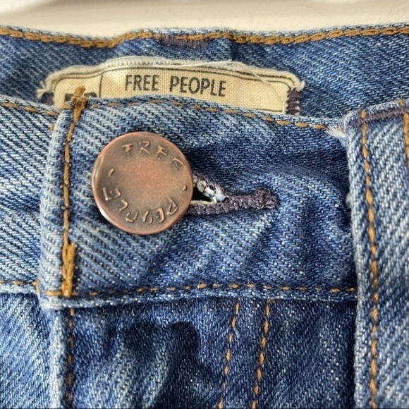 Free People High Rise Release Hem Cropped Jean size 26 blue denim - Picture 4 of 12